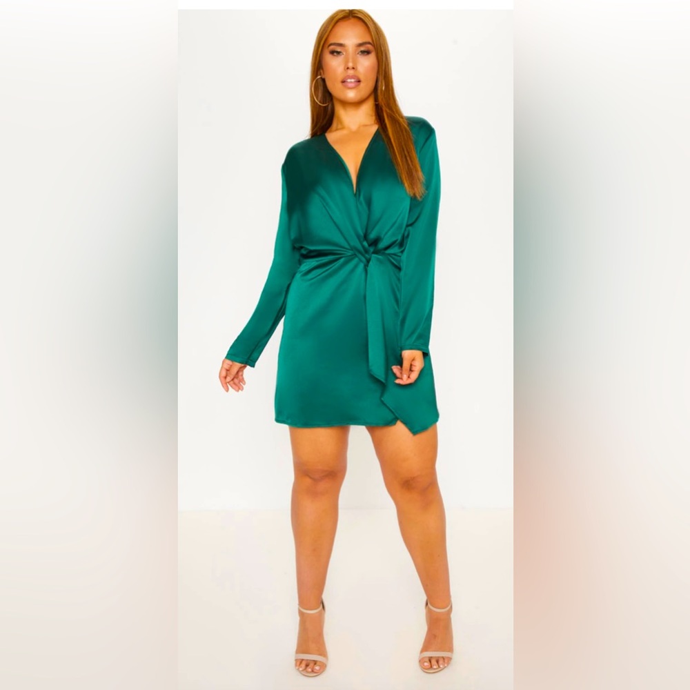 3X Pretty Little Thing Plus Emerald Green Satin Long Sleeve Wrap Dress